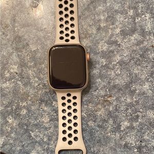 Apple series 7 gps & cellular 3 months old